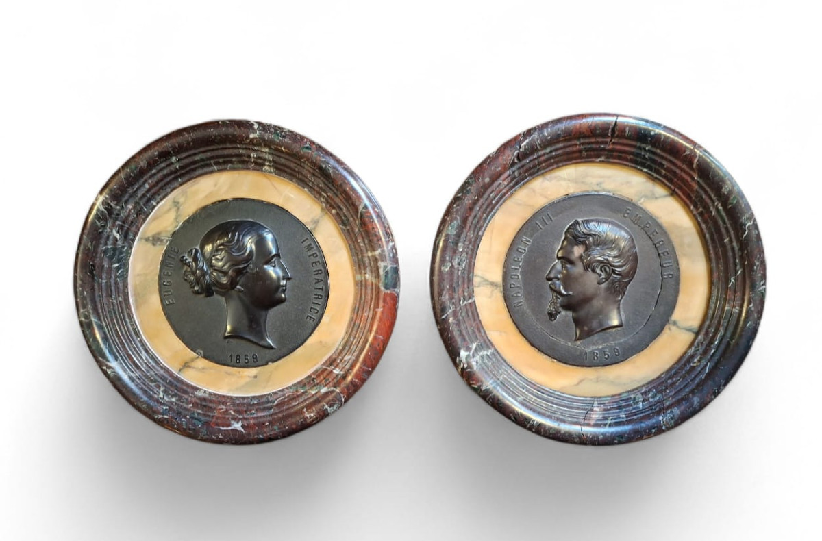 Coppia di medaglioni Bois Durci raffiguranti Napoleone III e l'imperatrice Eugenia