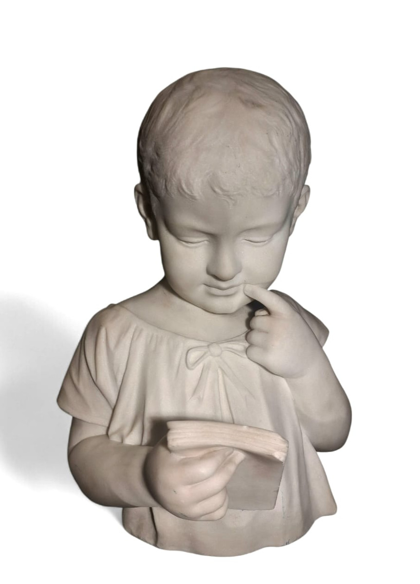Busto di bambino in lettura, marmo di Carrara