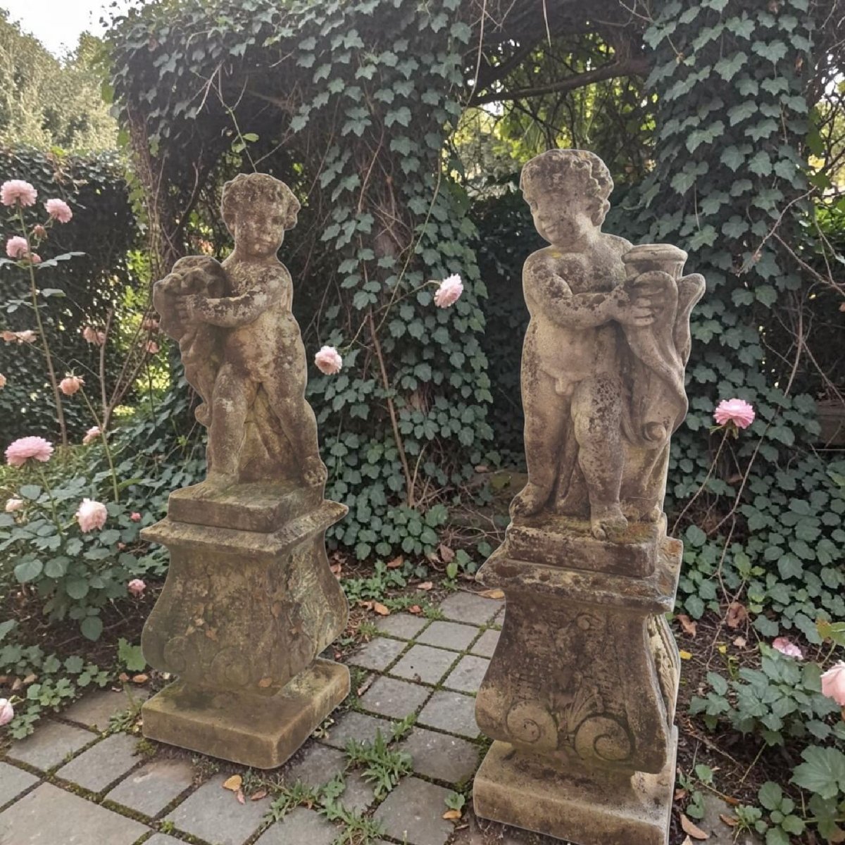 Coppia di putti in pietra di Vicenza con basi-photo-4