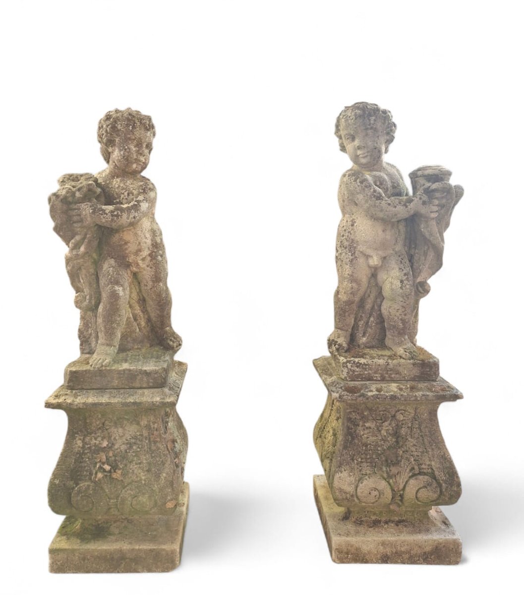 Coppia di putti in pietra di Vicenza con basi