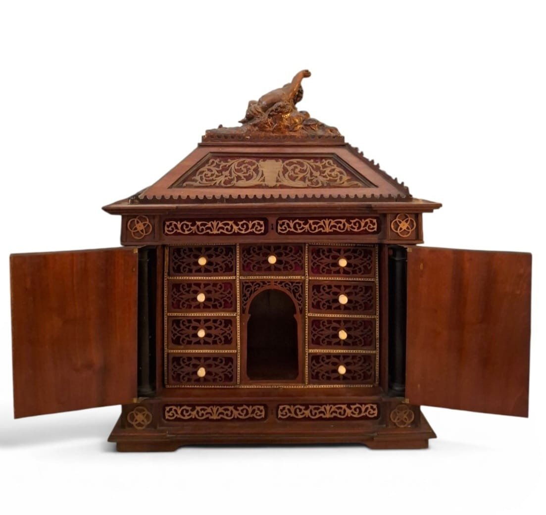 Monetiere in legno traforato-photo-2