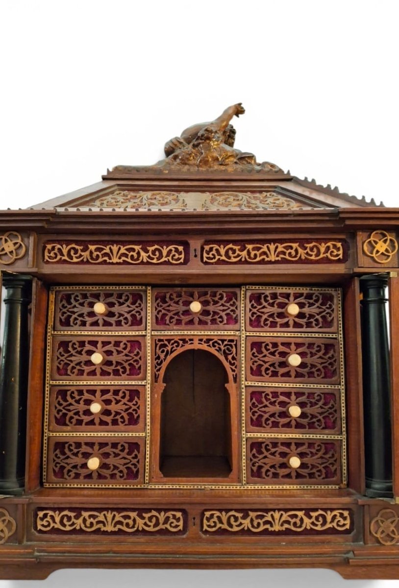 Monetiere in legno traforato-photo-4