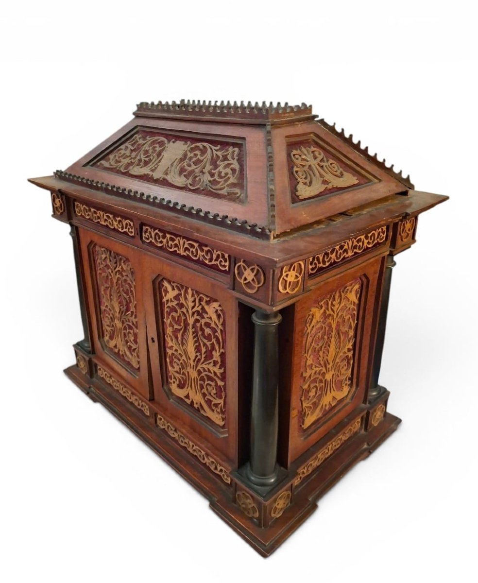 Monetiere in legno traforato-photo-4