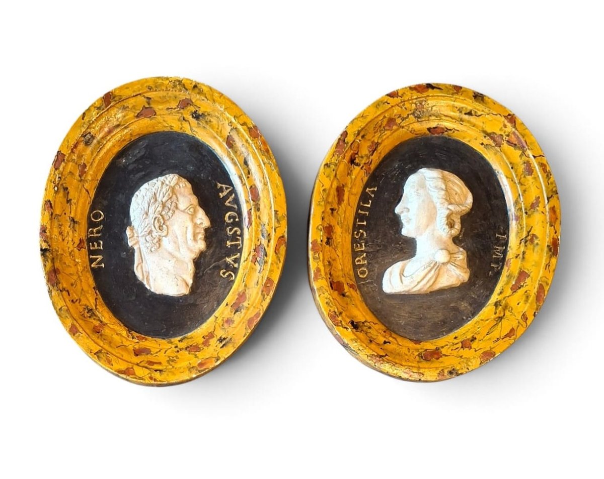 Coppia di medaglioni neoclassici