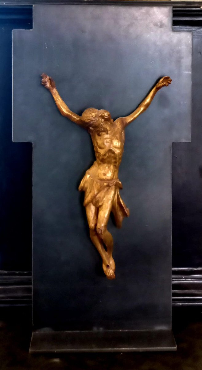 Cristo in legno intagliato e dorato, secolo XVII