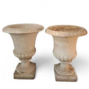 Coppia di vasi medicei in marmo