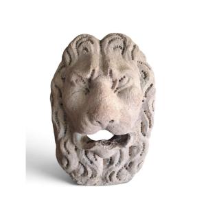 Mascherone da fontana con faccia di leone