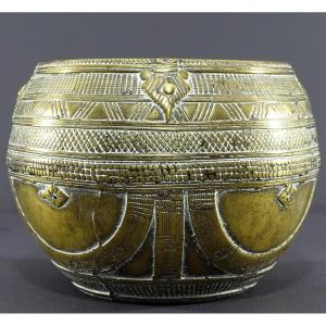 India, Early 20th Century, Dokhra Tribal Art, Brass Bowl Geometric Patterns, Rice Measure