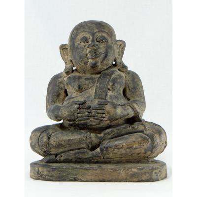 China Around 1900 Anterior, Putai Or Opulent Buddha In Modeled Clay.