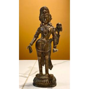 Tibet, First Half Of The 20th Century, Statuette Of Tara In Bronze.