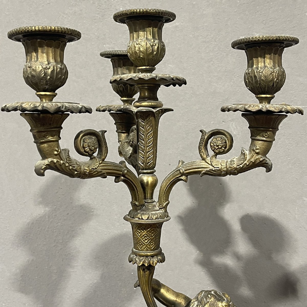 Antica coppia di candelabri in bronzo dorato-photo-3