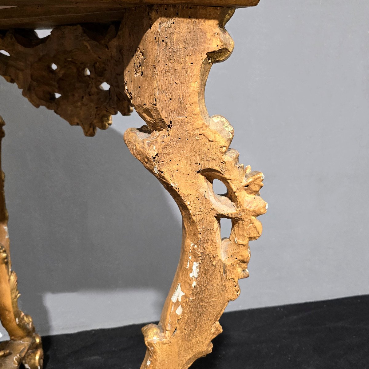 Antica Angoliera in legno dorato-photo-1