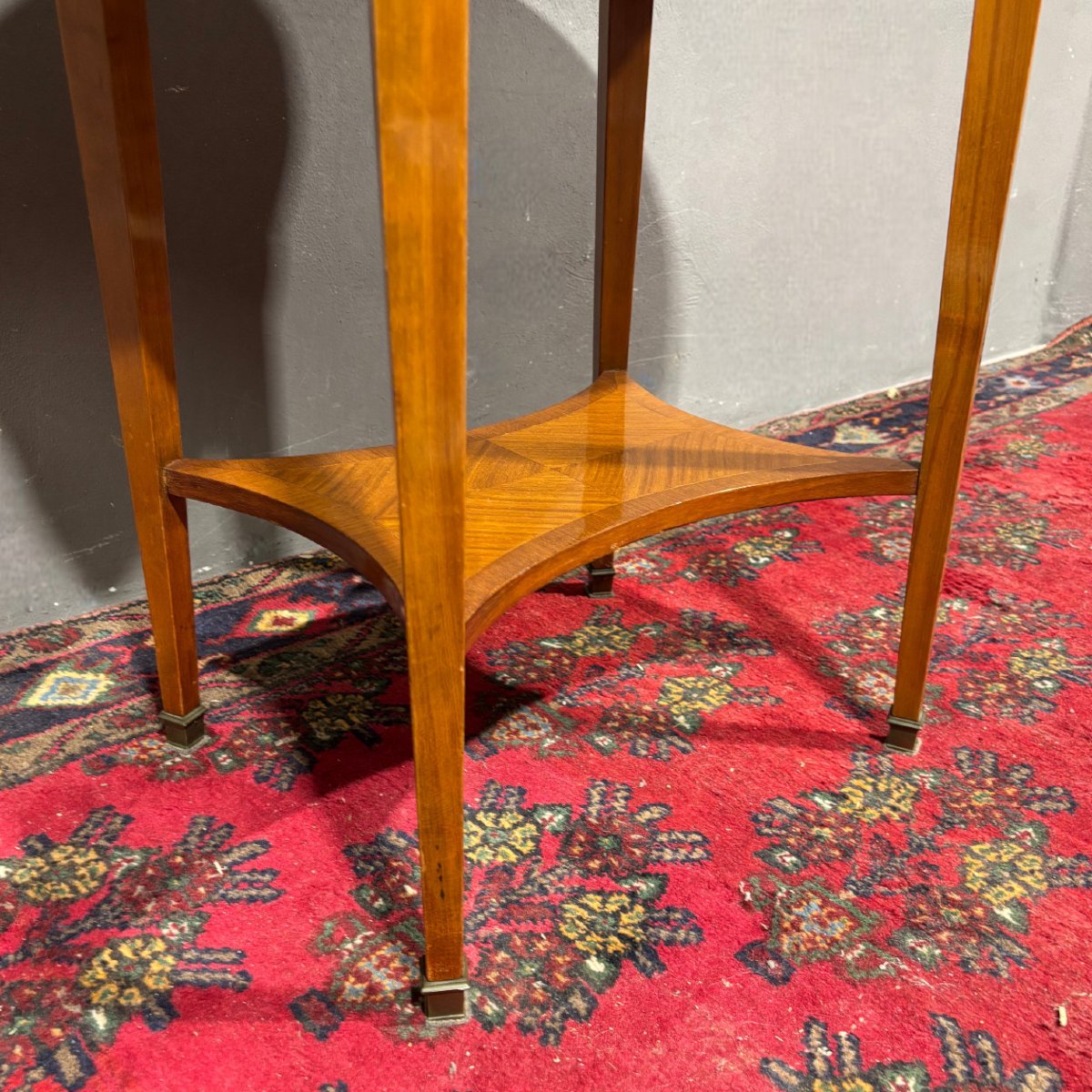 Elegante tavolino intarsiato in legno di frutto-photo-3