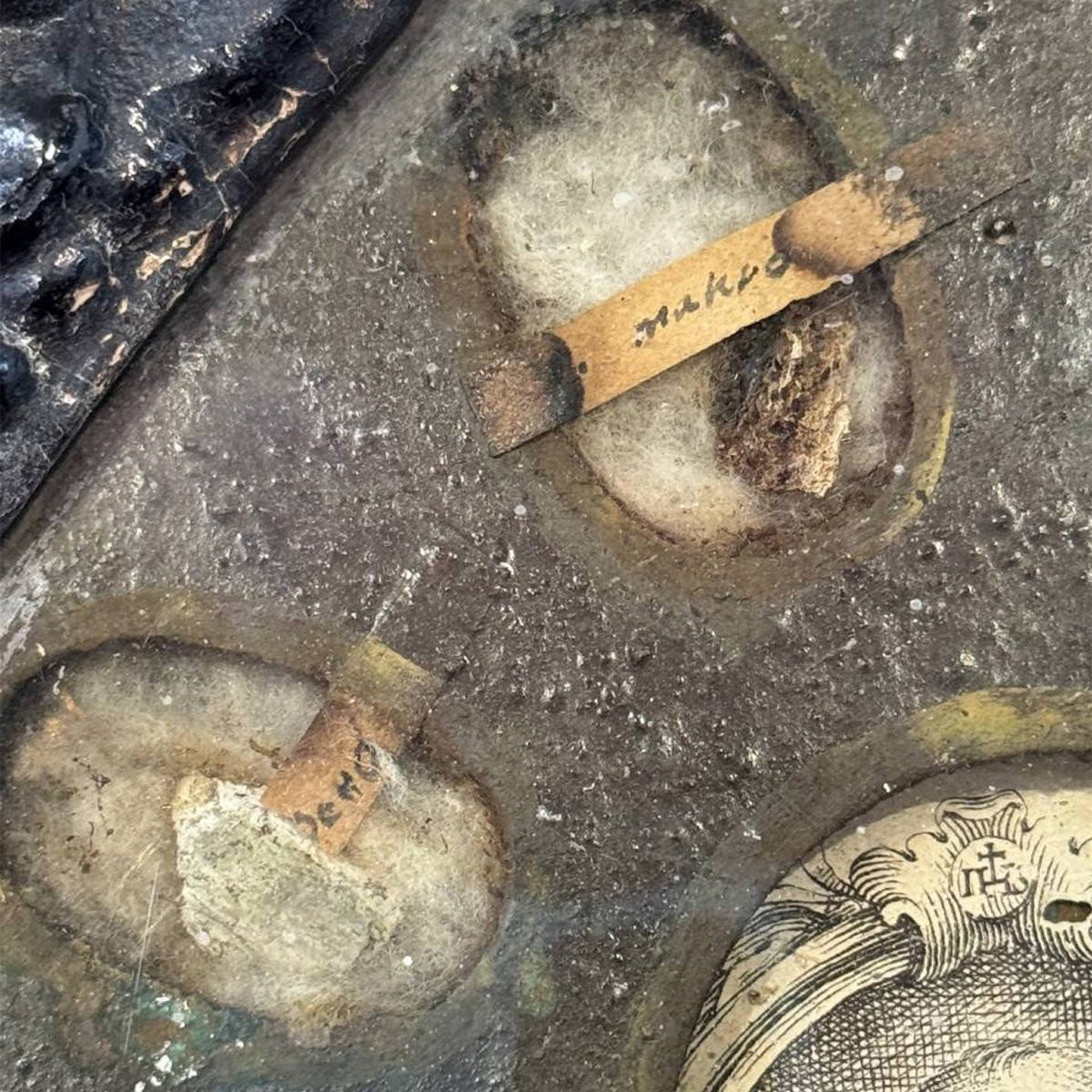 Reliquiario ottagonale con reliquie e San Francesco Borgia, XVII–XVIII secolo-photo-2