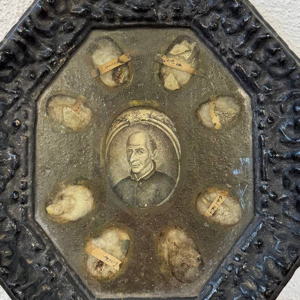 Reliquiario ottagonale con reliquie e San Francesco Borgia, XVII–XVIII secolo-photo-4