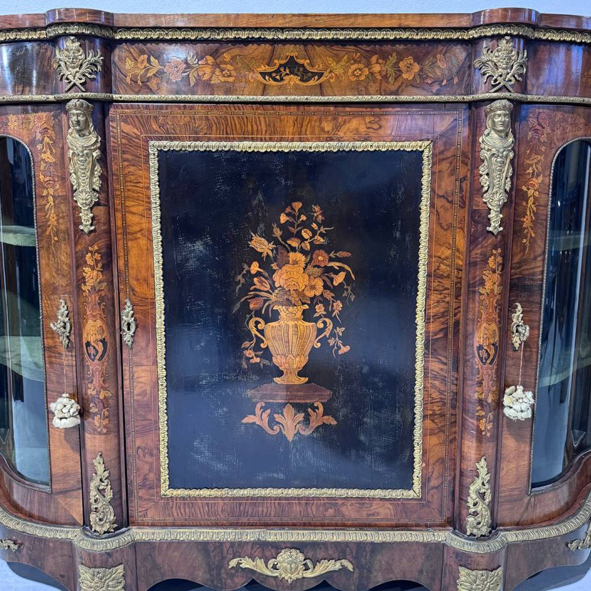 Importante credenza vittoriana dell'800 intarsiata con bronzi dorati-photo-5