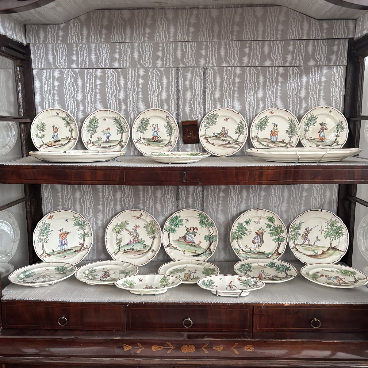 Antico Servizio di piatti in ceramica Laveno dipinti a mano