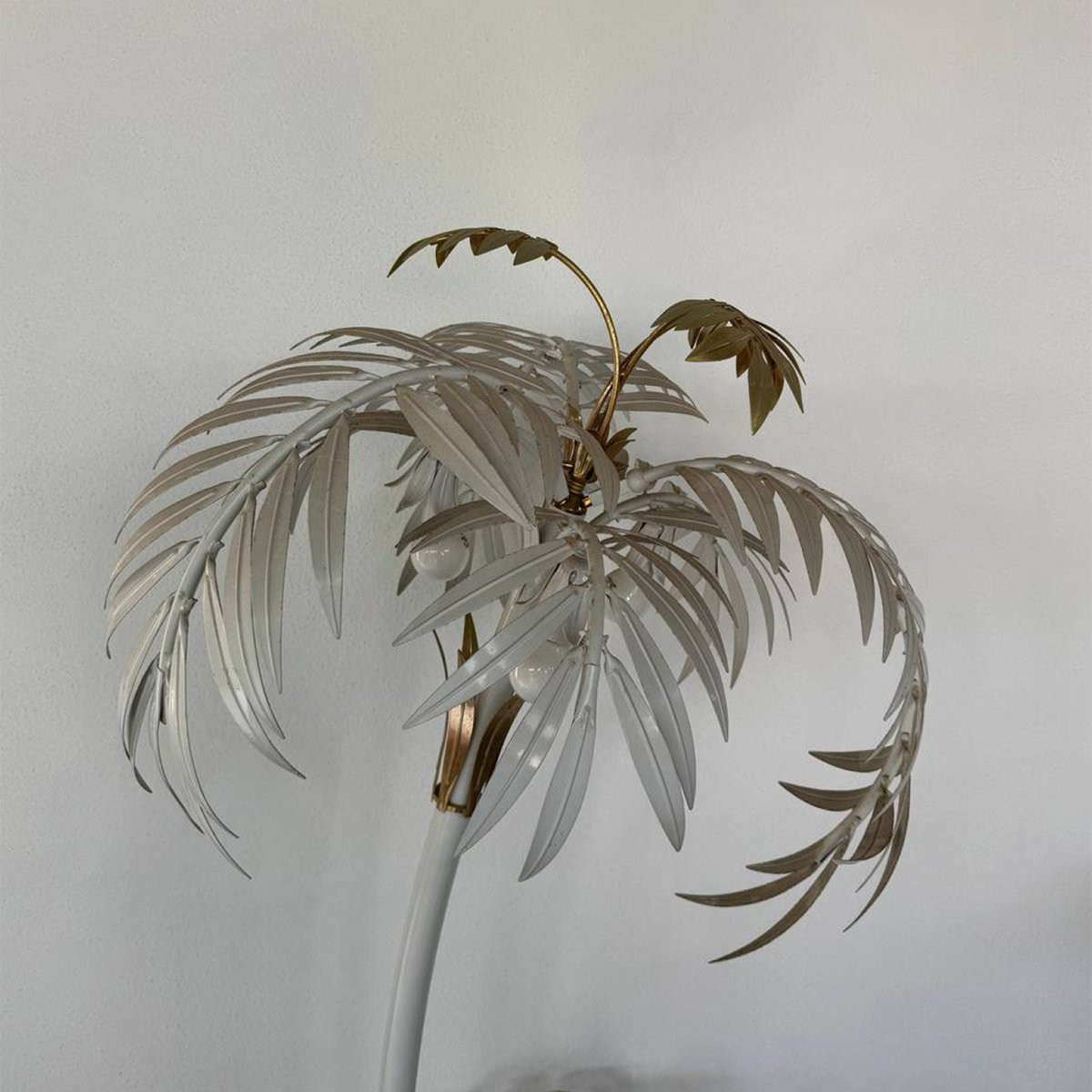 Importante lampada a palma italiana anni ’60 in ferro e ottone-photo-1