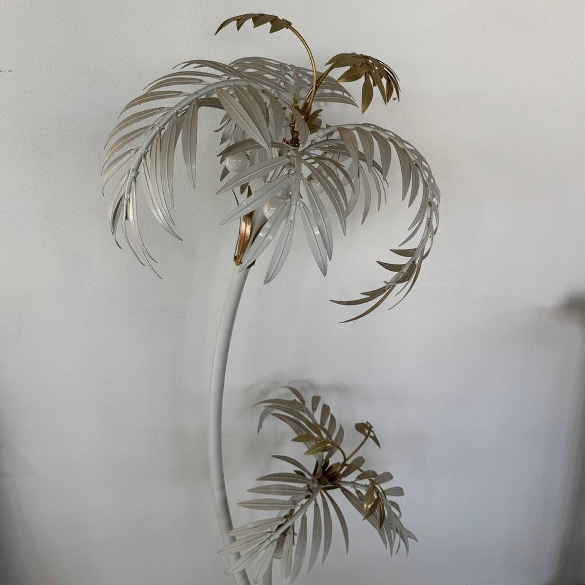 Importante lampada a palma italiana anni ’60 in ferro e ottone-photo-5