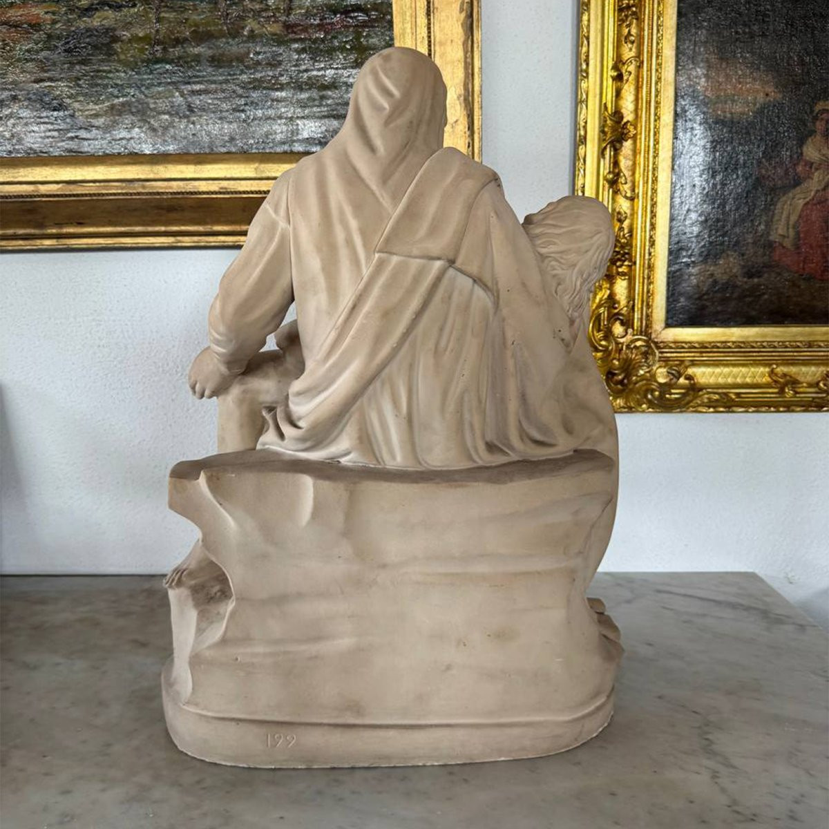 Importante scultura in marmo raffigurante la Pietà, da Michelangelo, firmata -photo-2