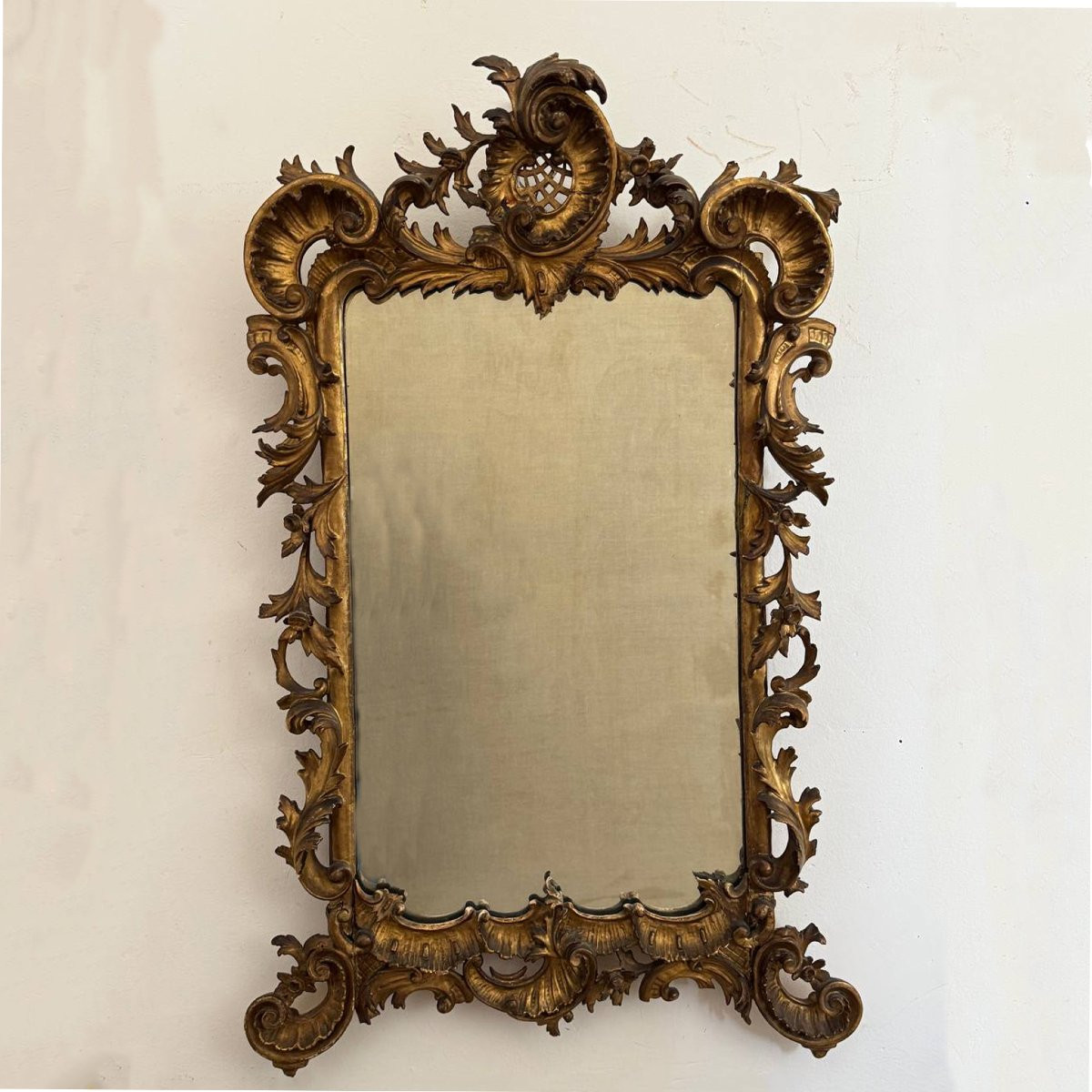 Elegante specchiera antica in legno dorato a foglia d'oro-photo-1