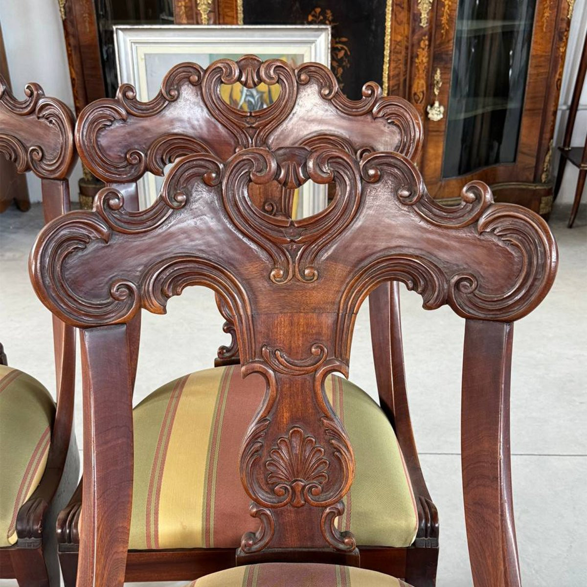 Set di sedie in mogano stile Sheraton intagliate-photo-2