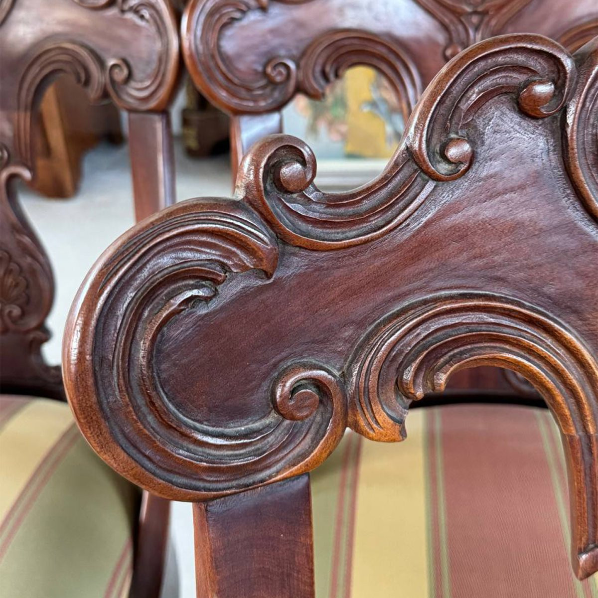Set di sedie in mogano stile Sheraton intagliate-photo-4