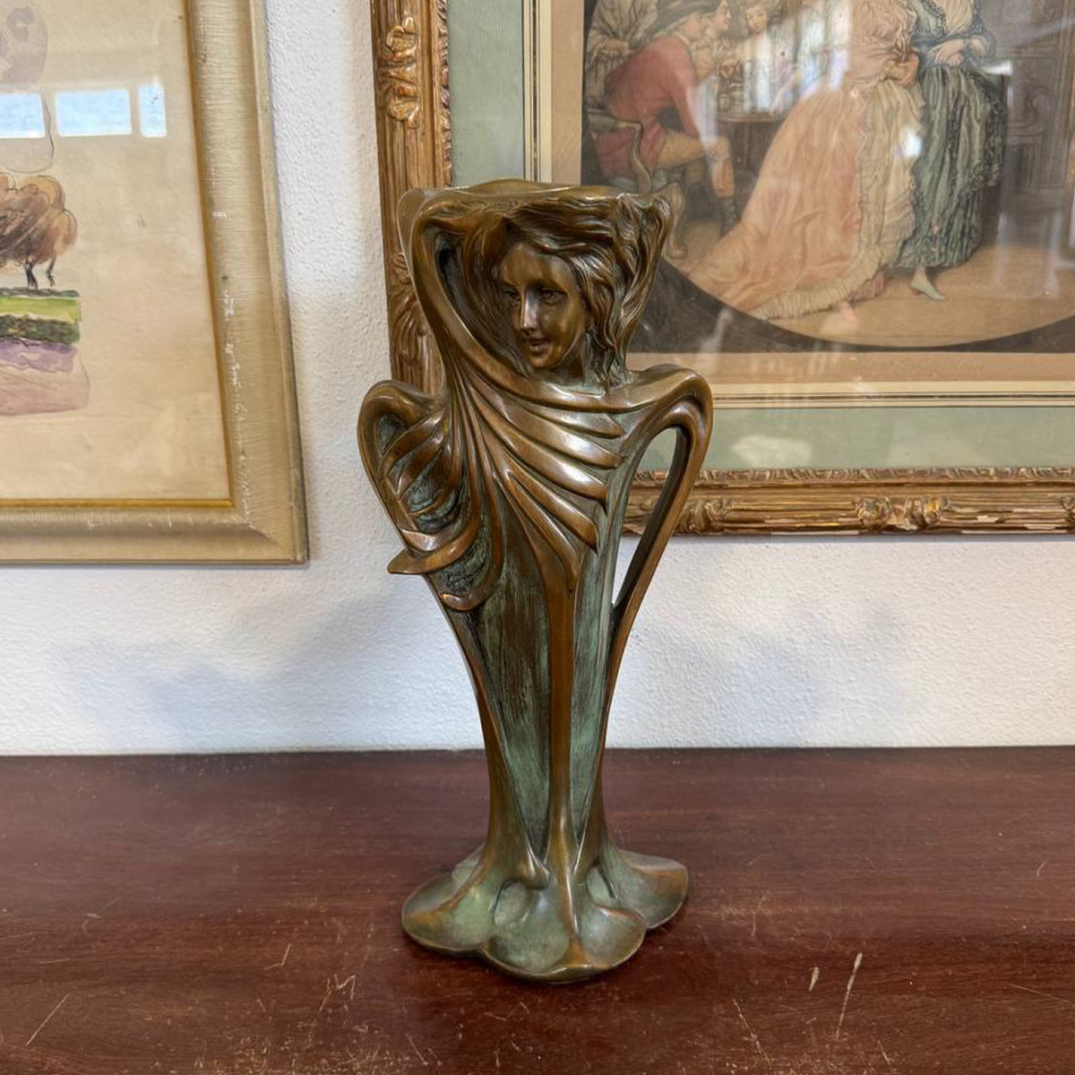Elegante vaso scultoreo Art Nouveau in bronzo – figura femminile