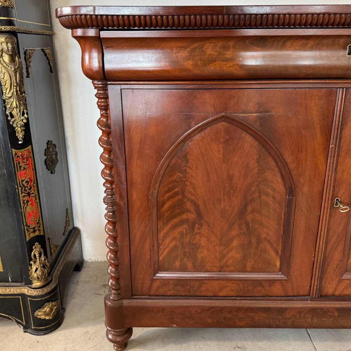 Servantina a due ante in piuma di mogano-photo-4