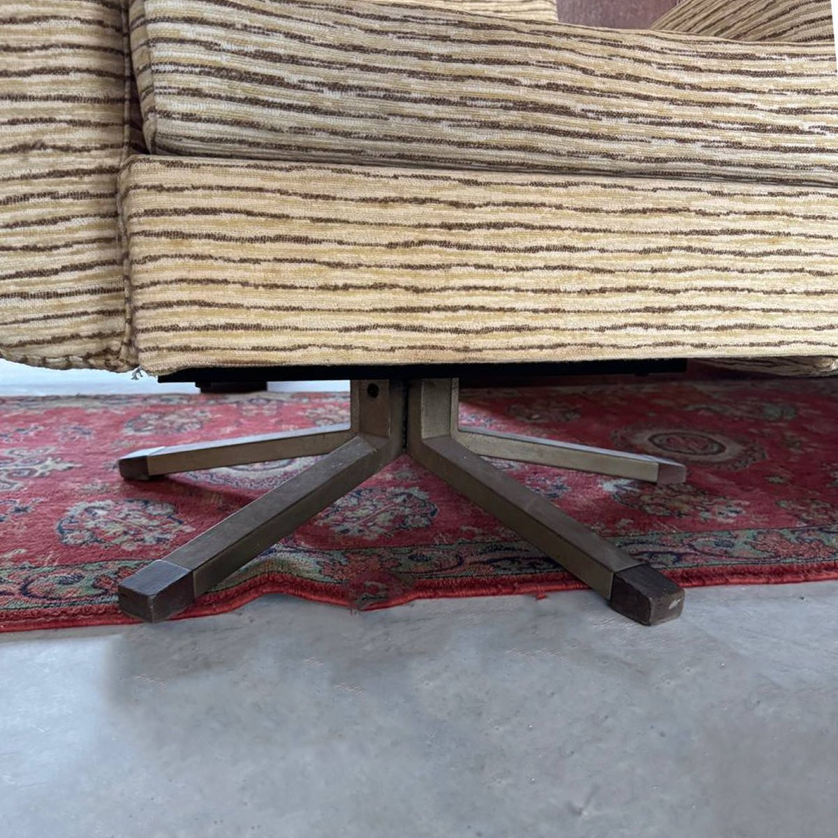 Coppia di poltrone design anni ’60 girevoli-photo-6