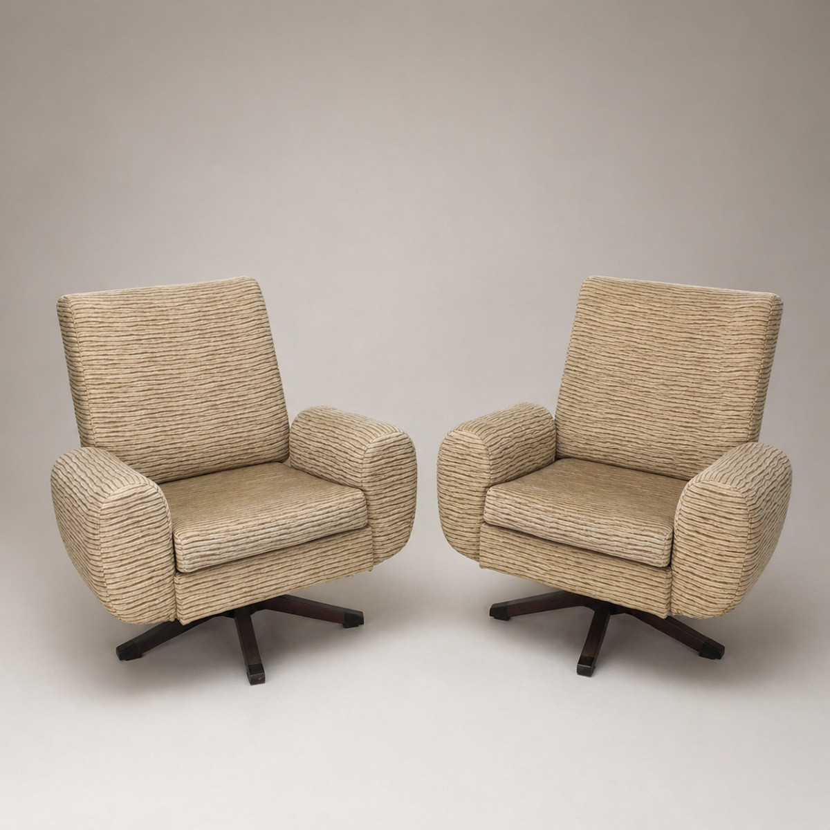 Coppia di poltrone design anni ’60 girevoli