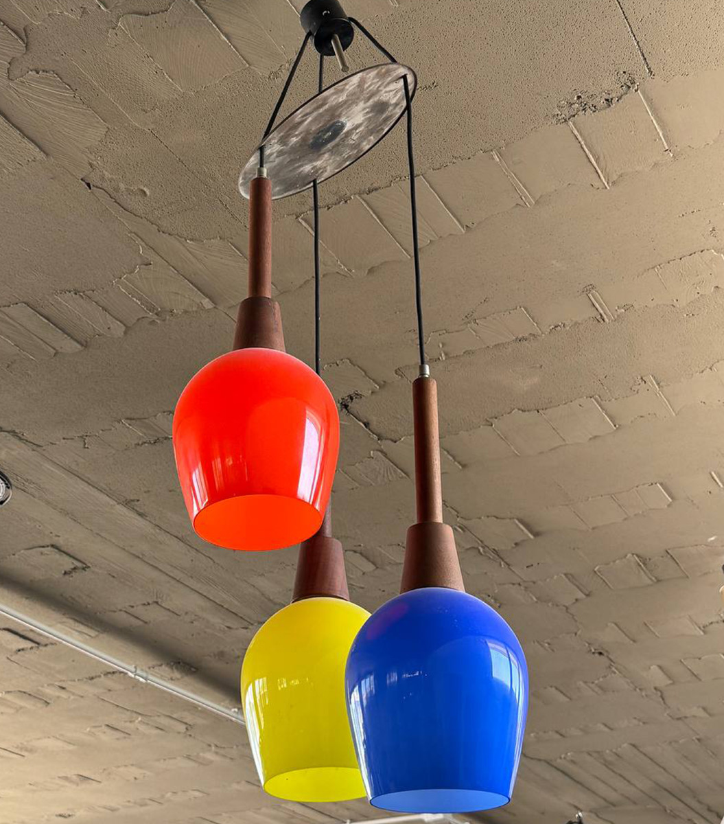 Lampadario design italiano anni ’60/’70 in vetro colorato di gusto Vistosi