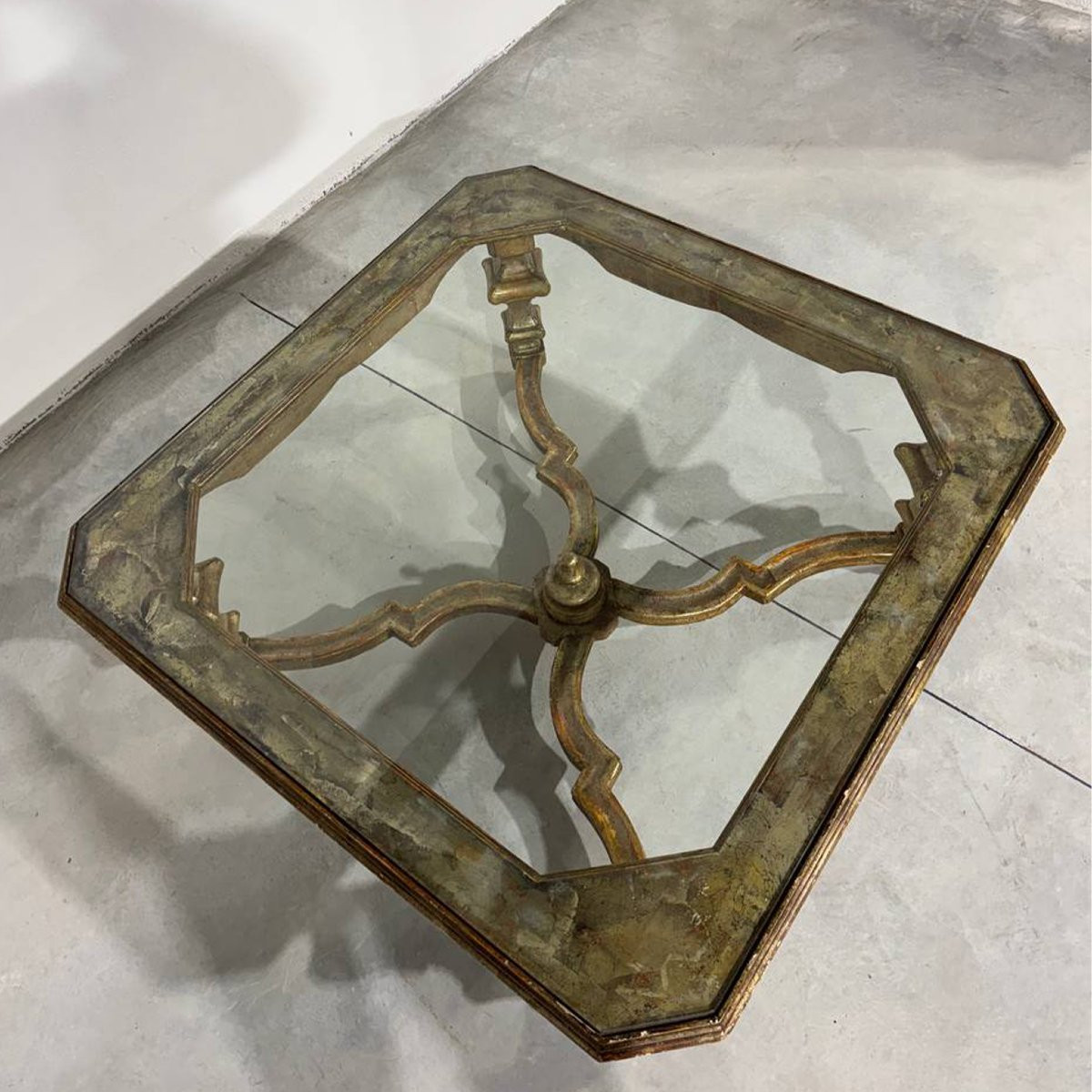 Tavolino basso in legno dorato stile Luigi XIV con piano in vetro-photo-3