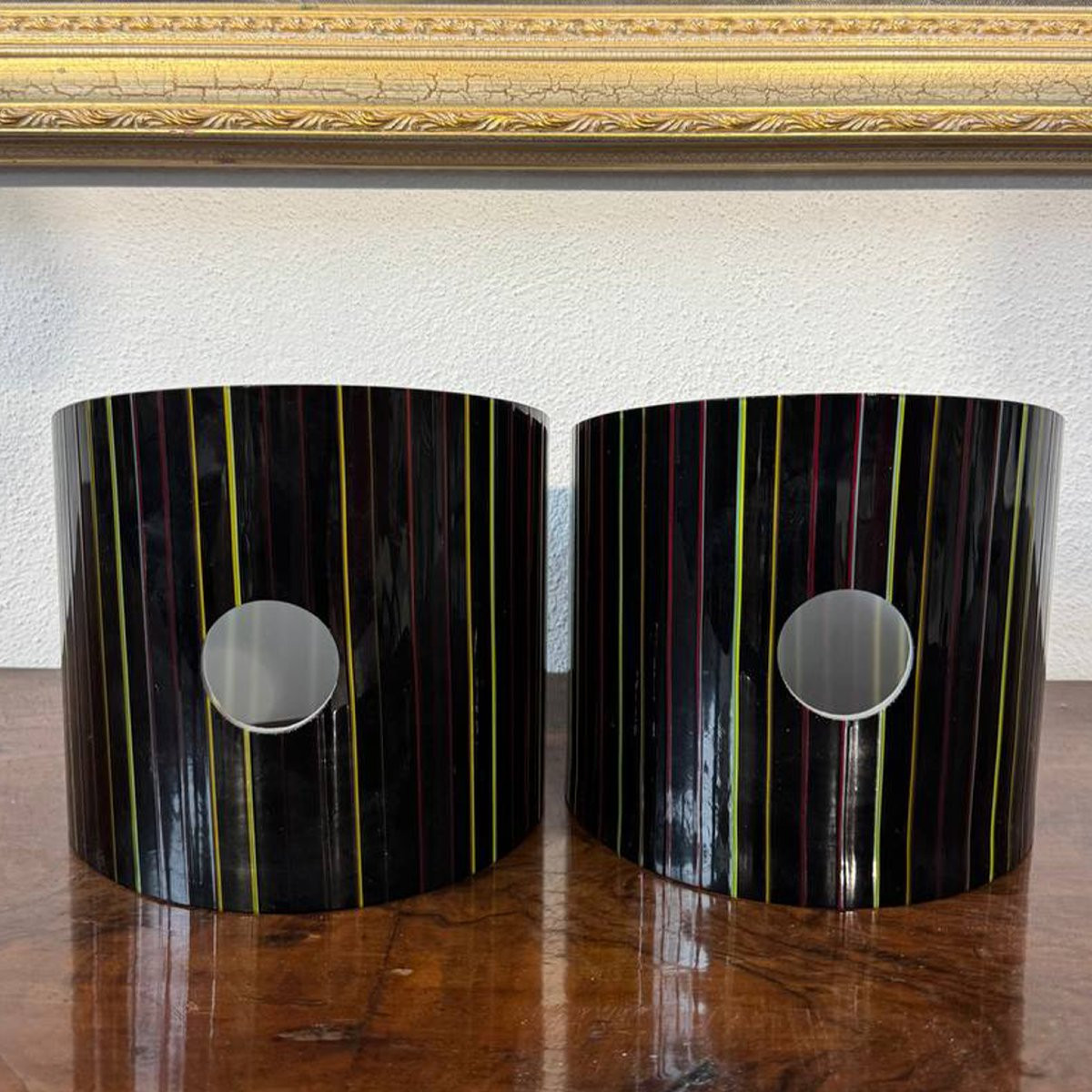 Coppia di applique in vetro di Murano nero con decori policromi-photo-1