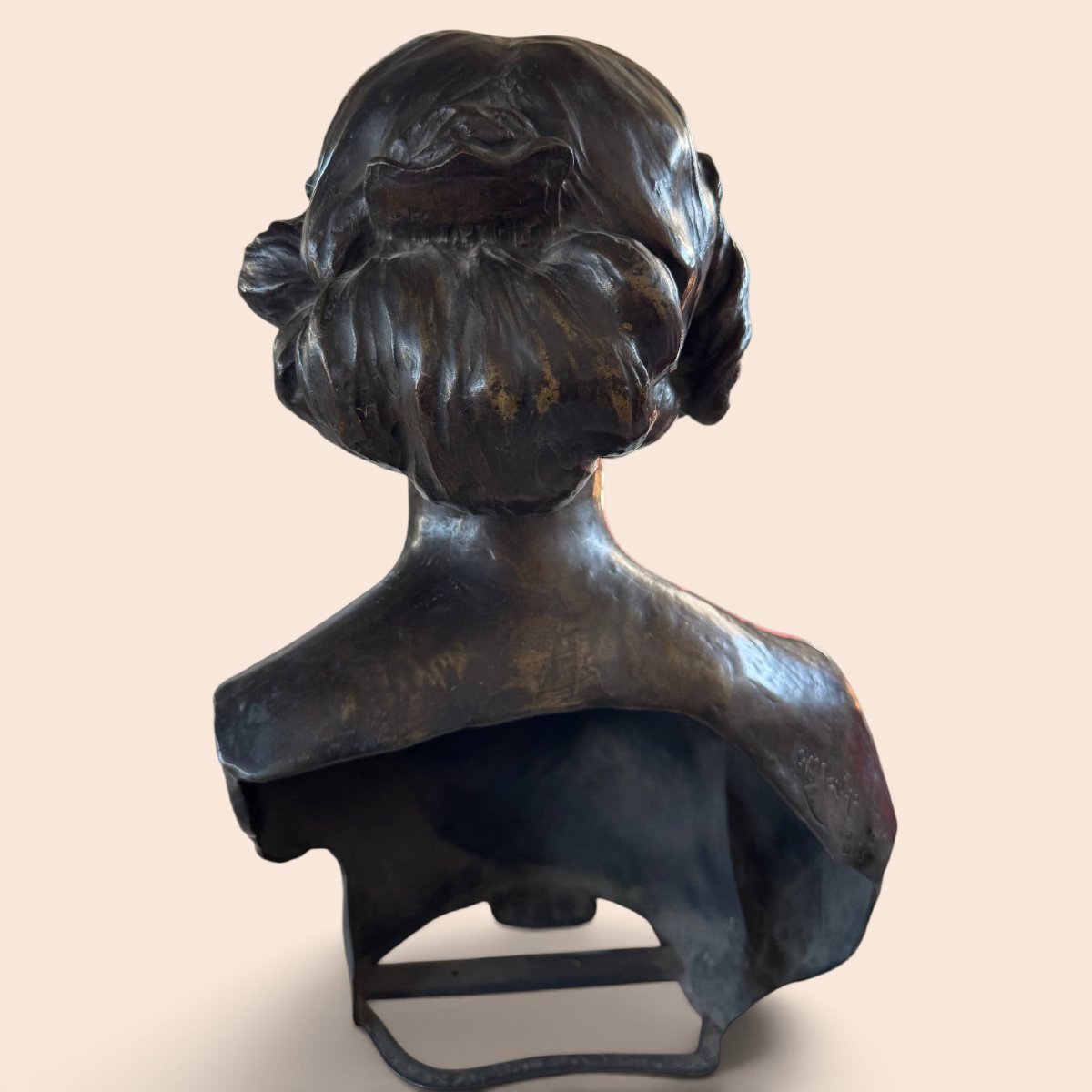 Busto femminile in bronzo patinato, firmato Raffaele Marino-photo-2