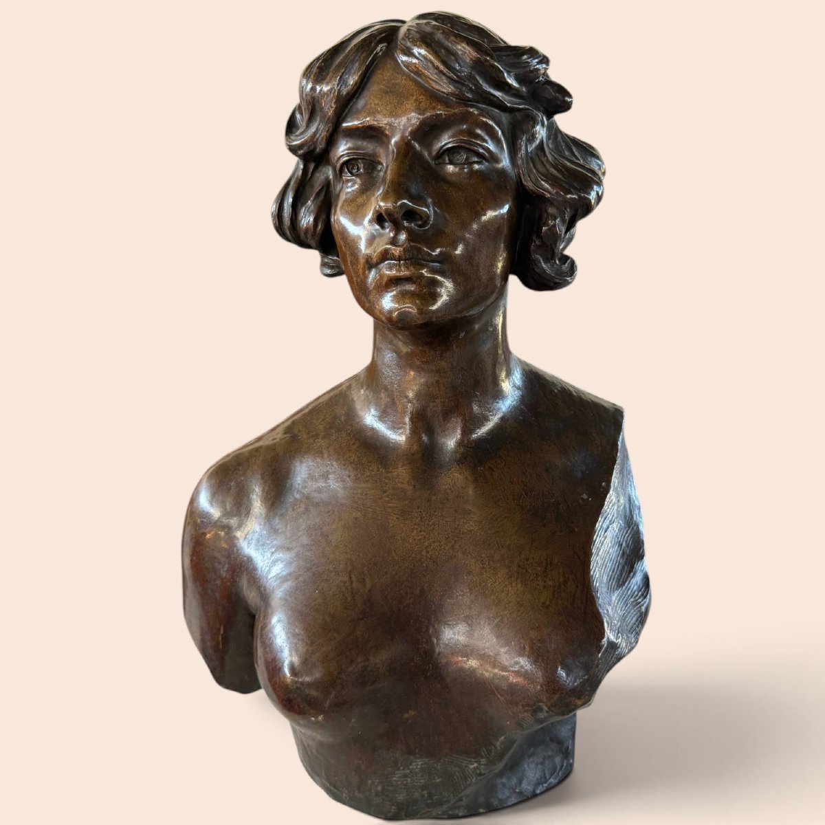 Busto femminile in bronzo patinato, firmato Raffaele Marino