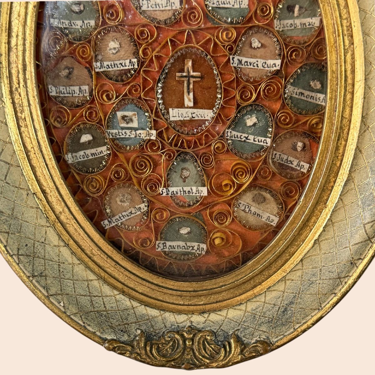 Raro reliquiario ovale con reliquie di Apostoli ed Evangelisti e sigillo in ceralacca-photo-2