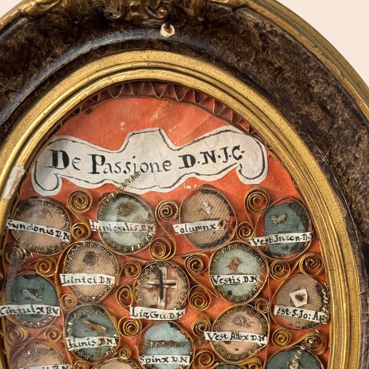 Raro reliquiario ovale con reliquie della Passione di Cristo e sigillo in ceralacca-photo-4