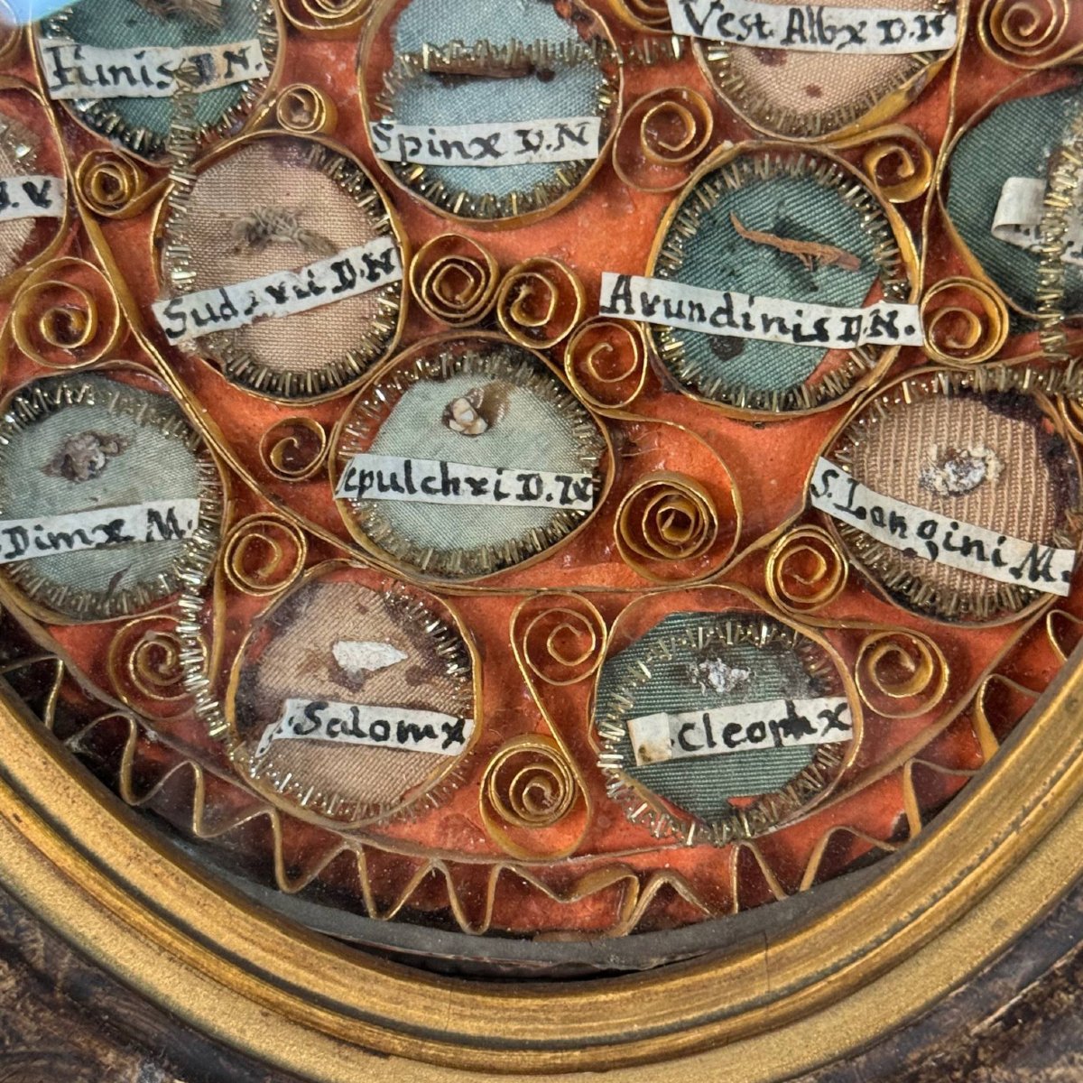 Raro reliquiario ovale con reliquie della Passione di Cristo e sigillo in ceralacca-photo-2