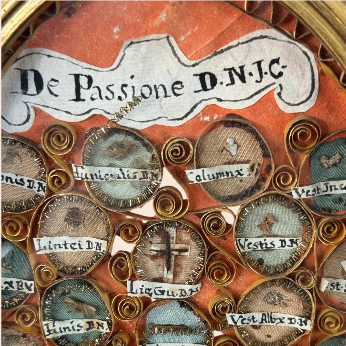 Raro reliquiario ovale con reliquie della Passione di Cristo e sigillo in ceralacca-photo-4
