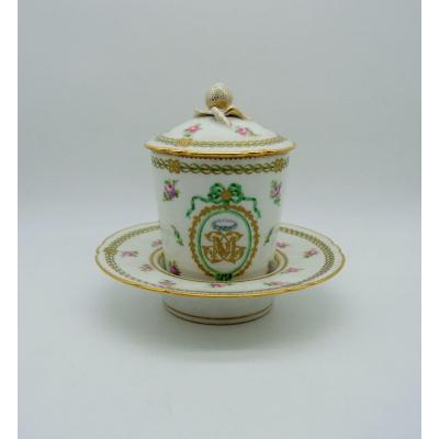 Trembleuse Cup / Coach Porcelain From Paris Nineteenth