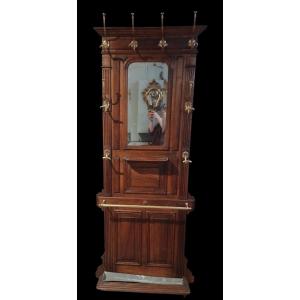 Walnut Checkroom