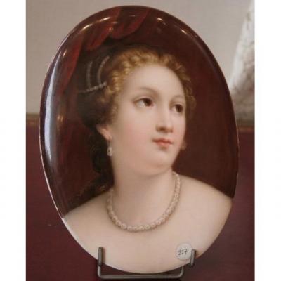 Oval Kpm Plate Representing A Female Face. Ref: 117