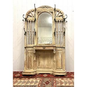 Cloakroom / Coat Rack