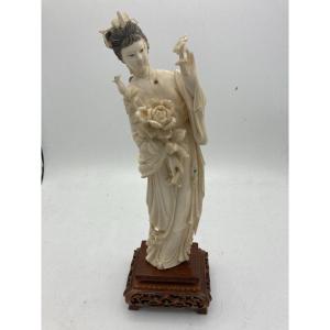 Beautiful Sculpture Of A Chinese Woman In Ivory Around 1900