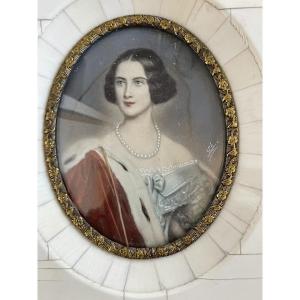 Very Beautiful Miniature Representing An Elegant Woman From The 19th Century