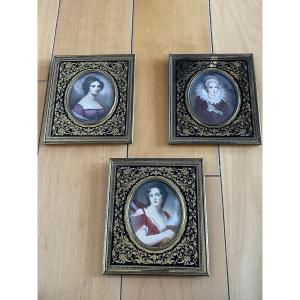 Set Of 3 Miniatures On Ivory Representing Women From The 17th Century