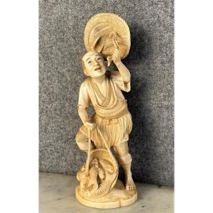 Okimono, Very Fine Ivory Sculpture: The Happy Fisherman. 19th Century Japan