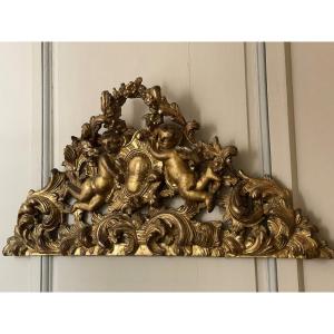 18th Century Openwork Gilded Wooden Mirror Pediment With Two Angels Facing Each Other