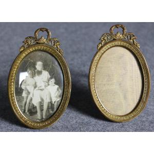 Pair Of Small Oval Photo Frames In Ornate Gilt Bronze, Late 19th Century